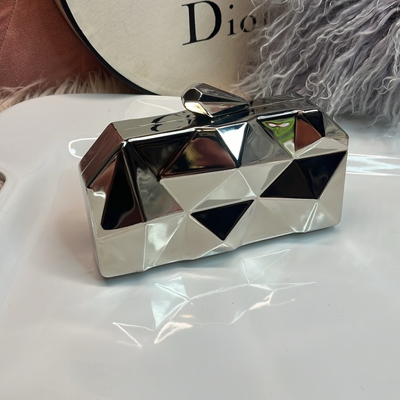 SILVER HARD CASE CLUTCH - Picture 10 of 11